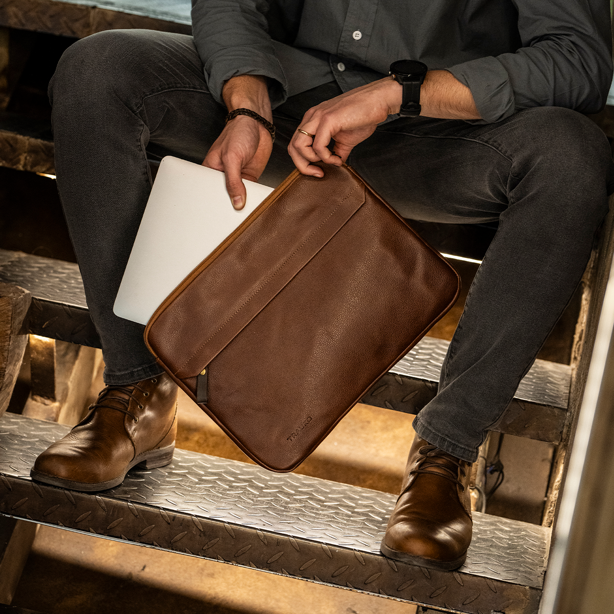 Funda Notebook Zagreb Castaño - Trauko